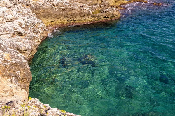 盖马丁海岸的绿色和蓝色结晶水 — 图库照片