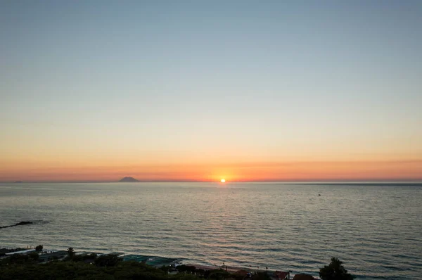 Coucher Soleil Sur Île Volcanique Stromboli Vue Tropea Calabre Italie — Photo