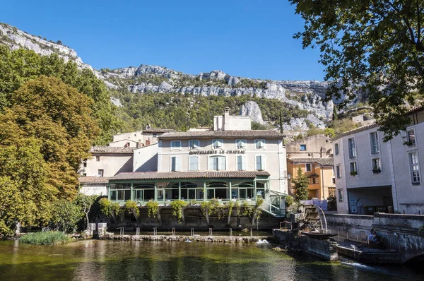 Clear fresh and sweet waters in Fontaine-de-Vaucluse