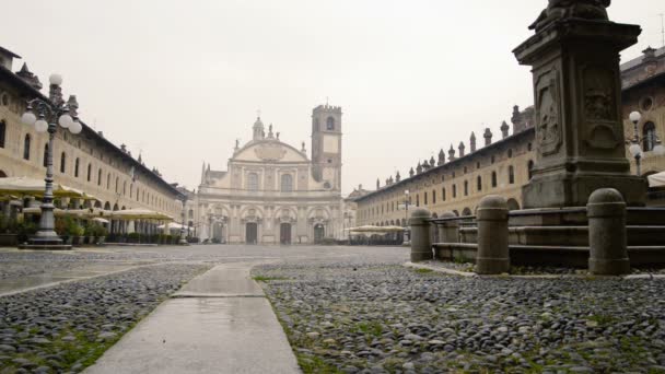 Vigevano Yağmur Sırasında Sonbaharda Çarpıcı Piazza Ducale — Stok video