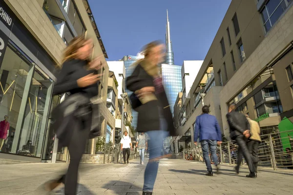 Milán Italia 2018 Gente Caminando Calle Capelli Centro Milán — Foto de Stock