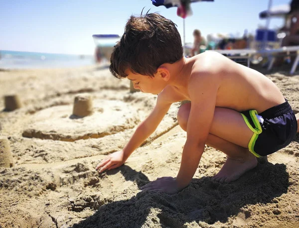 Jeune Garçon Jouant Sur Plage Salento — Photo