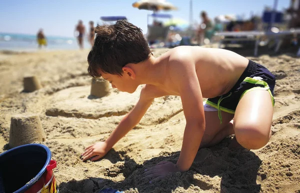 Jeune Garçon Jouant Sur Plage Salento — Photo