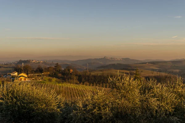 Pôr Sol Nas Colinas Montferrat Durante Inverno — Fotografia de Stock