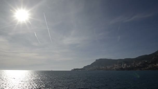 Солнечный Свет Отражается Море Cap Martin Солнечный Зимний День — стоковое видео