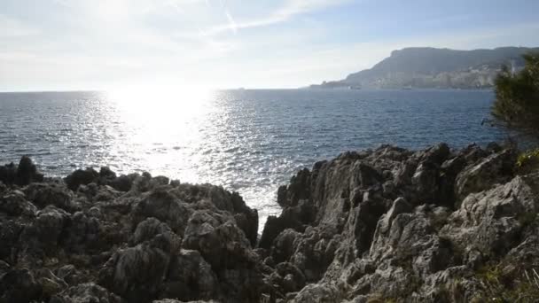 Zonlicht Zee Van Cap Martin Weerspiegeld Een Zonnige Winterdag — Stockvideo