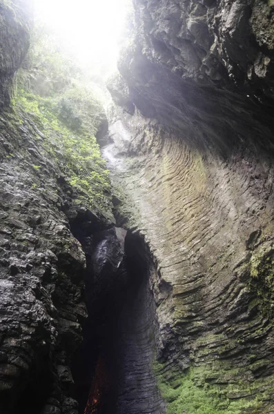 Impresionante Cascada Una Cueva Norte Italia —  Fotos de Stock