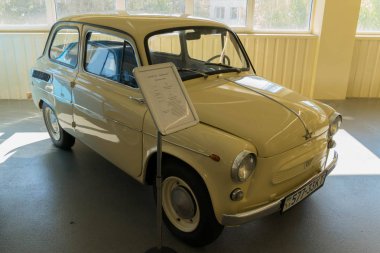 Kiev, Ukrayna - 25 Mart 2016: eski model araba Mezhgore Ukrayna otomobil fuarında 