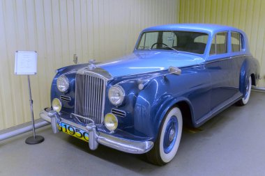 Kiev, Ukrayna - 25 Mart 2016: eski model araba Mezhgore Ukrayna otomobil fuarında 