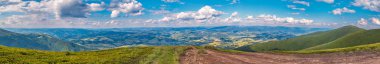 dağ doruklarına öğlen Panoraması