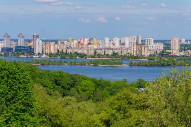 yüksek irtifa kentsel alan şehir ve büyük bir nehir suları haddeleme