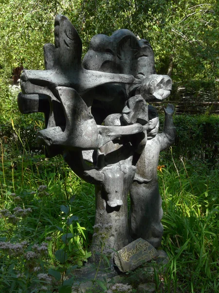 Oiseau fille est les héros du folklore folklorique immortalisé dans la sculpture — Photo