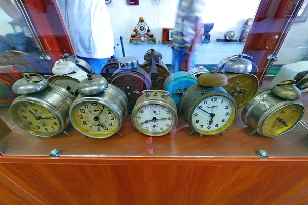 Koleksi jam alarm kuno berbentuk bundar — Stok Foto