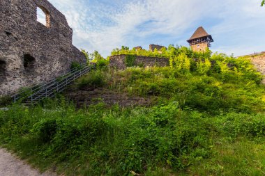 kule ve Transcarpathia bir güçlü nevytsky kale surlarının kalıntıları