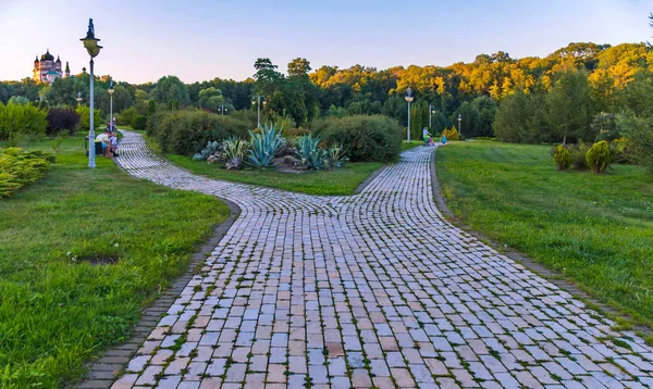 Paved Cobblestone Park Alley Leading Large Church Huge Domes — Stock Photo, Image