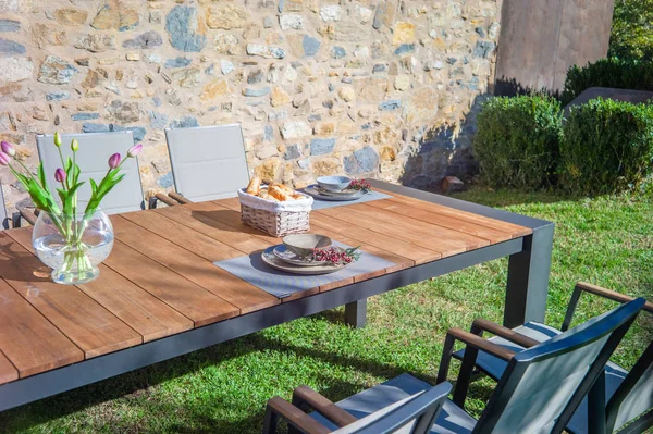 Tavolo Pranzo Giardino Con Sedie — Foto Stock