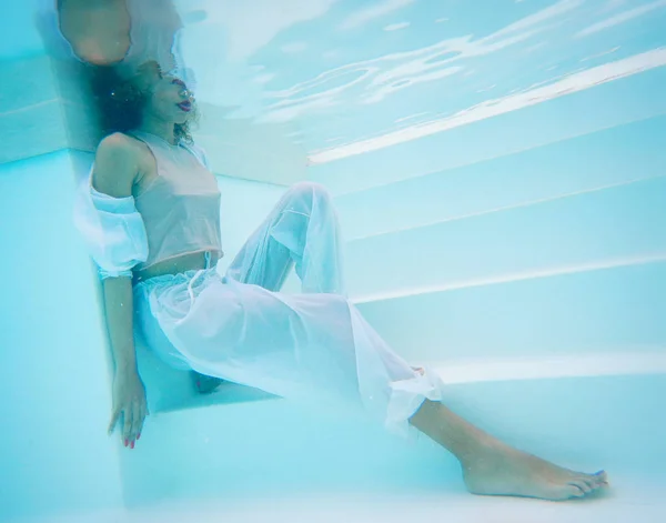 Woman Body Relaxing Underwater — Stock Photo, Image