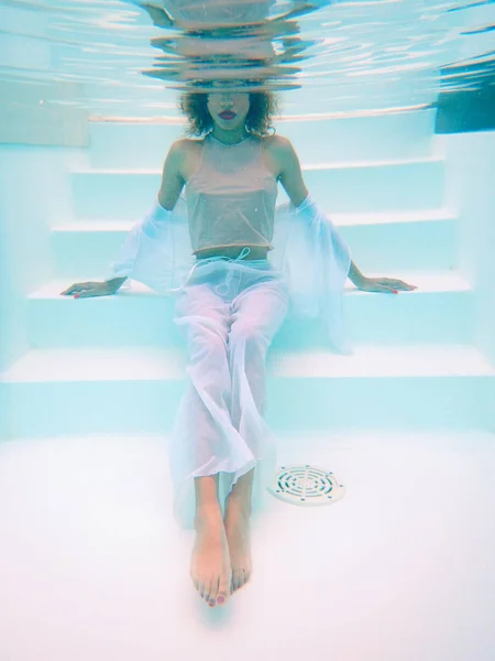 Woman Body Relaxing Underwater — Stock Photo, Image