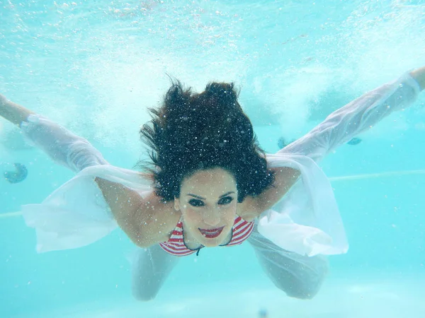 Schönes Frauenporträt Unter Wasser — Stockfoto