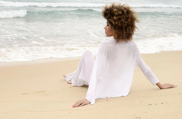 Beautiful Girl Afro Hair White Dress Relax Beach — Stock Photo, Image