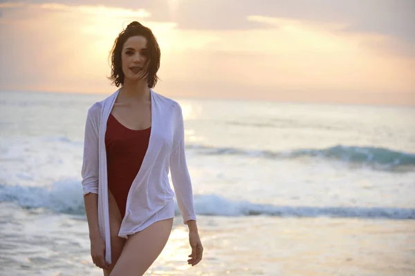 Beautiful Woman Portrait Red Fashion Swimsuit Sunset Sea — Stock Photo, Image