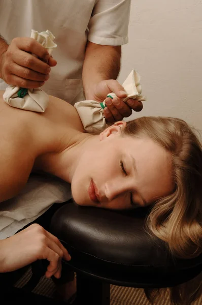 Young Woman Receives Body Treatment Spa Salon — Stock Photo, Image