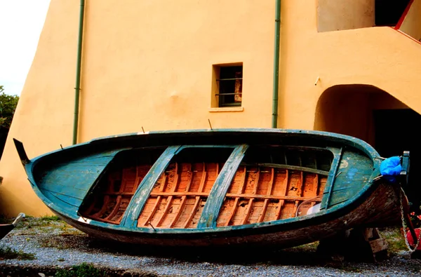 Vieux Bateau Pêche Coloré Abandonné — Photo