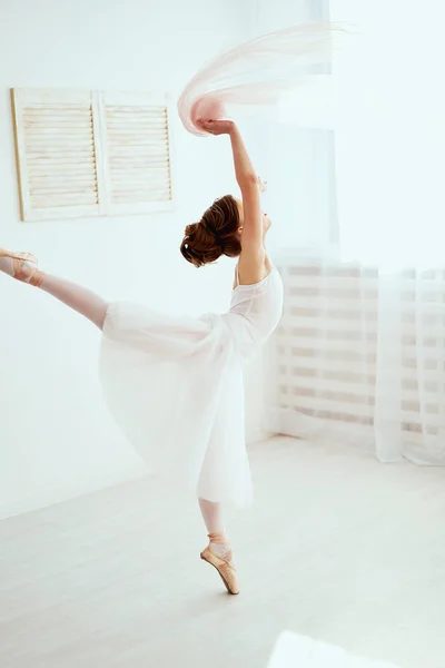 Muchacha Hermosa Ocupa Del Ballet Sala Entrenamiento —  Fotos de Stock