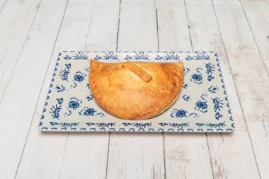 Pişmiş tavşan ve badem böreği, ev yapımı hamur işi, sarımsaklı ve...  