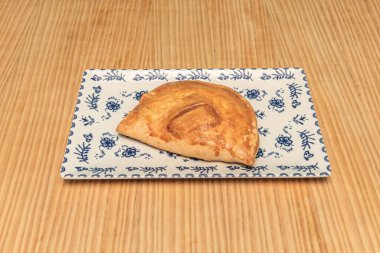 Endülüs usulü nohut ve ıspanak böreği, tam buğday hamuru, naneli ve limonlu yoğurtla servis edilir.