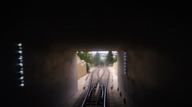 Hills yukarı ve aşağı gitmek için kullanılan bir Füniküler Demiryolu görünümünü