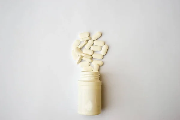 Пляшка Ліків Таблетки Ізольовані Білому Тлі Медичні Добавки — стокове фото