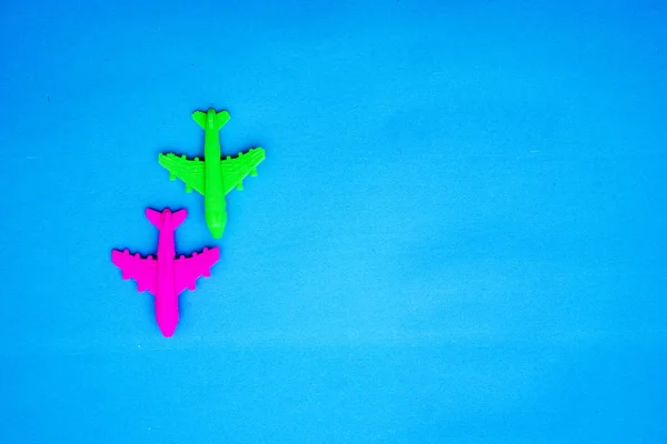 Flat Lay Miniature Toy Airplane Blue Background Minimal Trip Travel — Stock Photo, Image