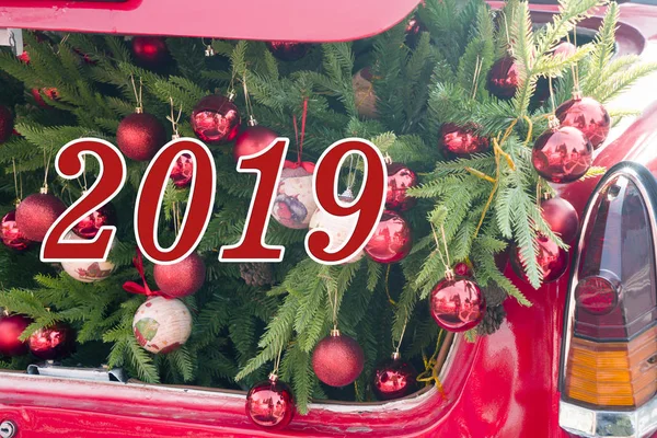2019 Navidad Conceptos Año Nuevo Baúl Coche Rojo Abierto Lleno — Foto de Stock