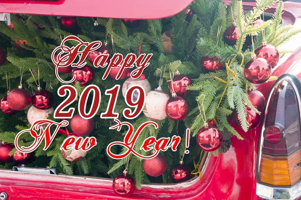 2019 Navidad Conceptos Año Nuevo Baúl Coche Rojo Abierto Lleno — Foto de Stock