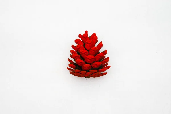 Cones de Natal vermelho isolado no fundo branco, Natal e Ano Novo — Fotografia de Stock