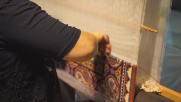Woman Master Carpet Weaving Machine Weaving Making Handmade Carpets Masters — Stock Video