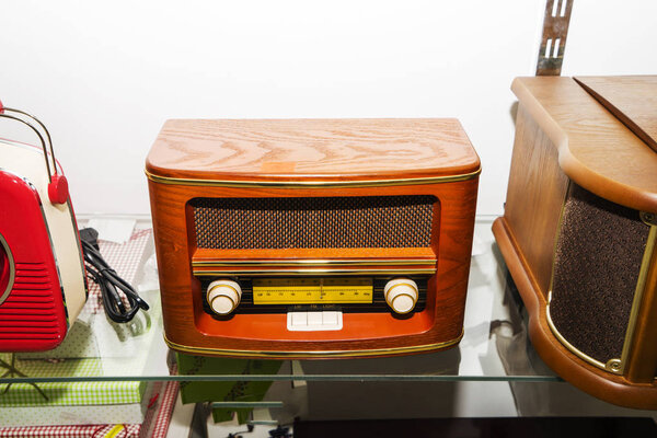 Винтажный граммофон в антикварном магазине
