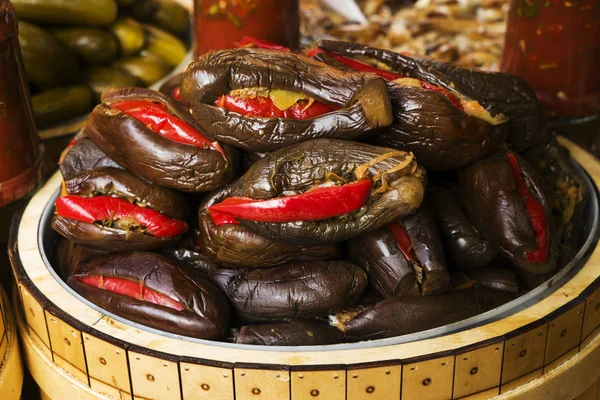 Tahta fıçıda patlıcan turşusu.