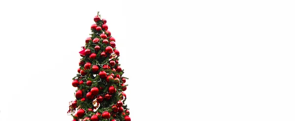 Kerstboom Met Veel Rood Kerstspeelgoed Van Witte Lucht — Stockfoto