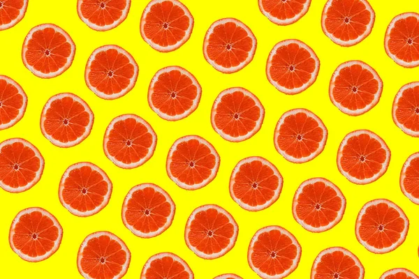 Набор Ломтиков Красного Грейпфрута Желтом Фоне Здоровая Пища — стоковое фото
