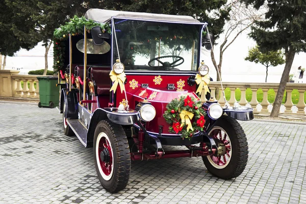 Old Red Walking Car Bus Decorated Christmas Toys Park — Stock Photo, Image