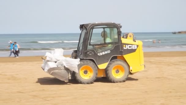 Baku Azerbeidzjan September 2018 Autoverhuizers Verzamelen Afval Het Strand Schone — Stockvideo