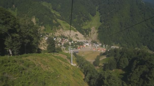 阿塞拜疆加巴拉高加索山脉上空的缆车 — 图库视频影像