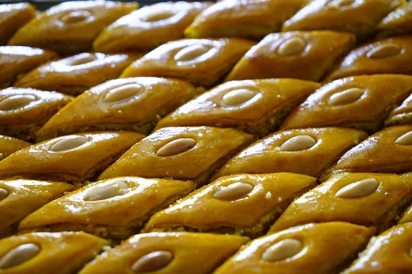 Oriental sweets - colorful pieces of baklava. Turkish delights. Closeup. Selective focus. — Stock Photo, Image