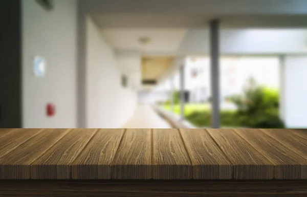 Wooden brown table top against the blurred corridor, passage and courtyard of the house .For product display montage or design is the key visual of the layout. — Stock Photo, Image