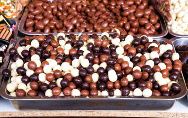 Ulusal Çek şekerleri parktaki bir dükkanın vitrininde. Prag, Çek Cumhuriyeti.