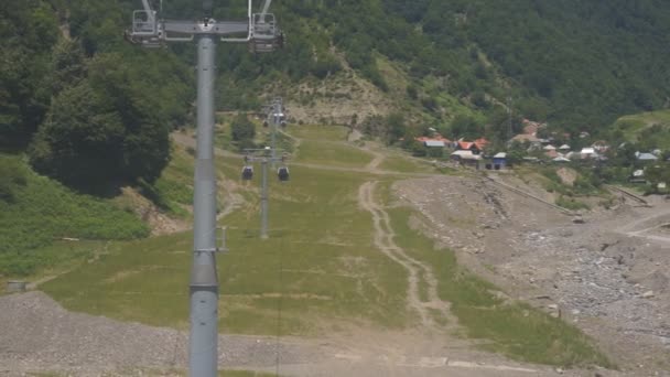 阿塞拜疆加巴拉高加索山脉上空的缆车 — 图库视频影像