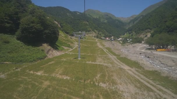 阿塞拜疆加巴拉高加索山脉上空的缆车 — 图库视频影像