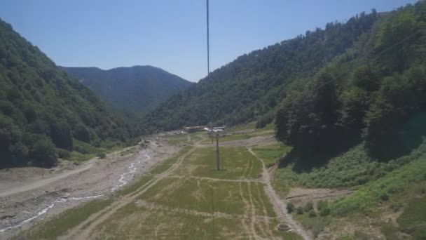 Randonnée en téléphérique sur la montagne du Caucase, Gabala, Azerbaïdjan — Video